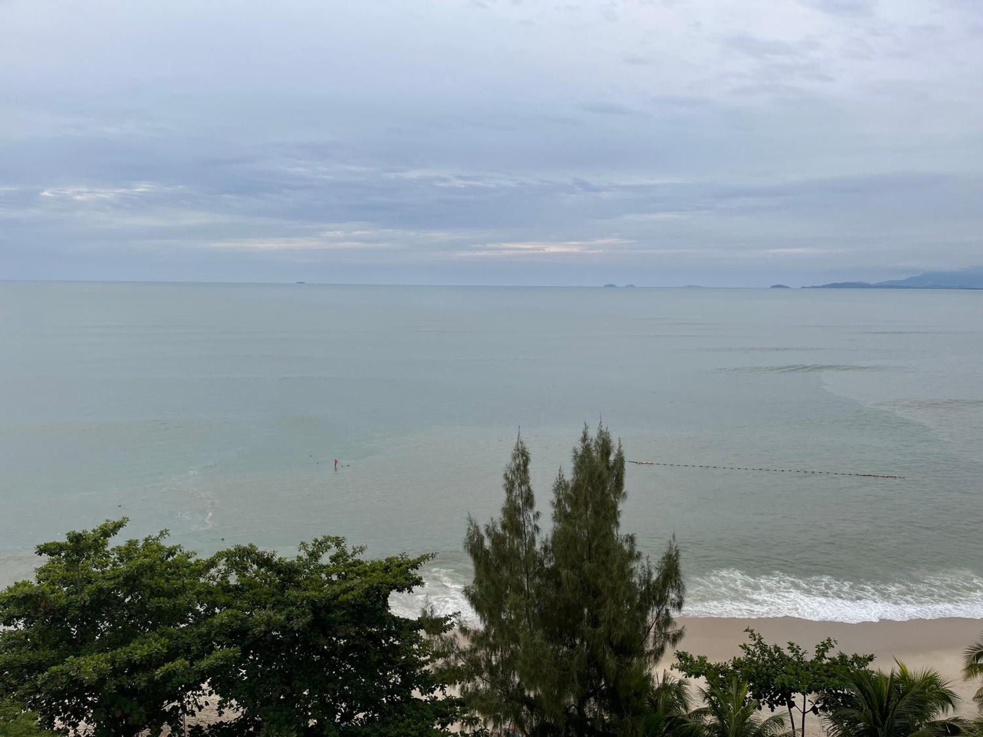 Hotel Paradise By The Sea In Penang By Veron At Rainbow Paradise Tanjung Bungah  Exterior foto