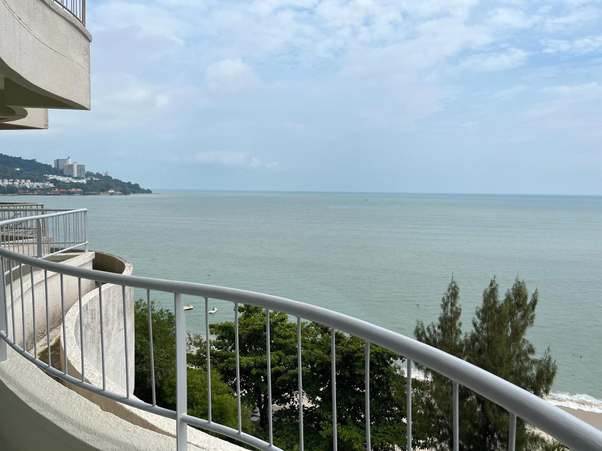 Hotel Paradise By The Sea In Penang By Veron At Rainbow Paradise Tanjung Bungah  Exterior foto