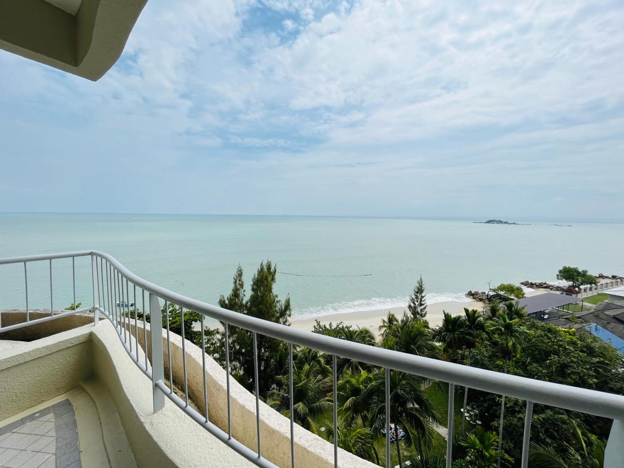 Hotel Paradise By The Sea In Penang By Veron At Rainbow Paradise Tanjung Bungah  Exterior foto