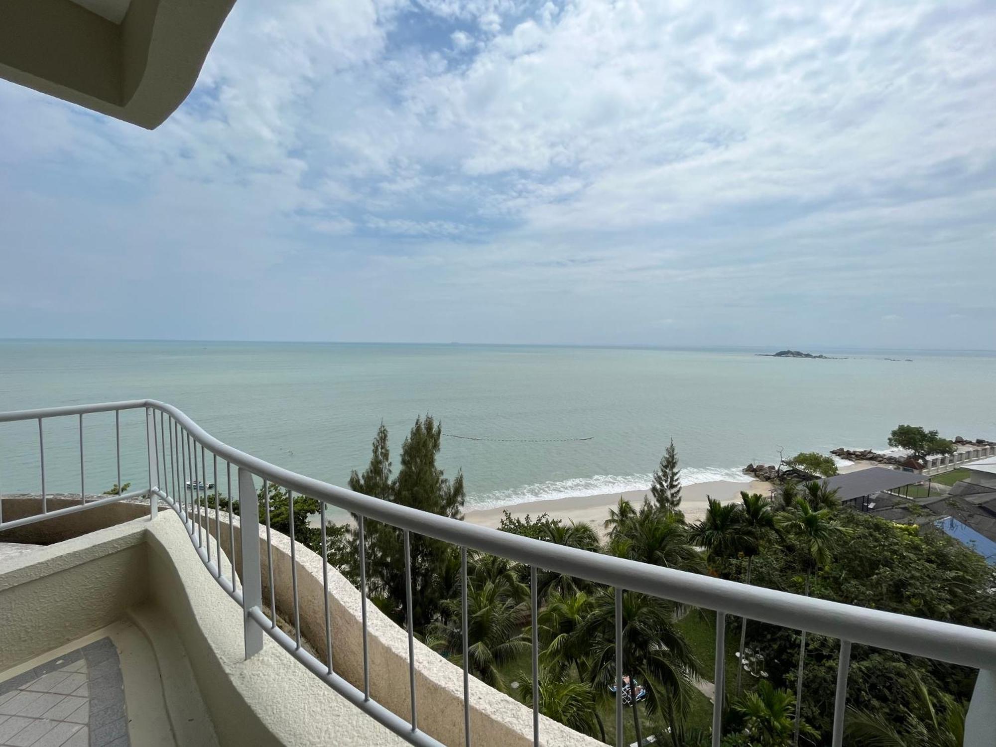 Hotel Paradise By The Sea In Penang By Veron At Rainbow Paradise Tanjung Bungah  Exterior foto